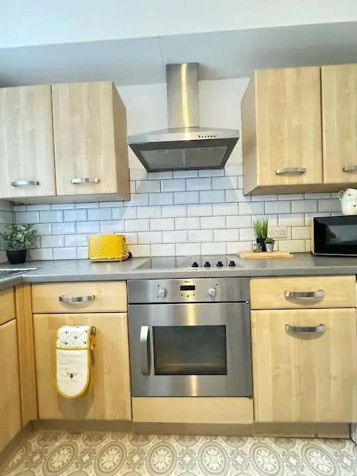 Cosy Home In Barnsley Centre 0*,
